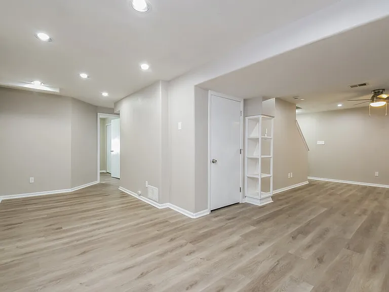 12158 Hudson Ct — Photo 17