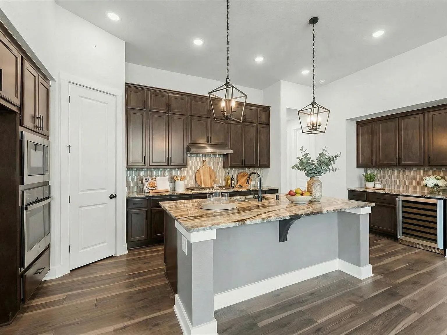 4 bed, 3.0 bath, 2602 sqft, $2,990 — Photo 3
