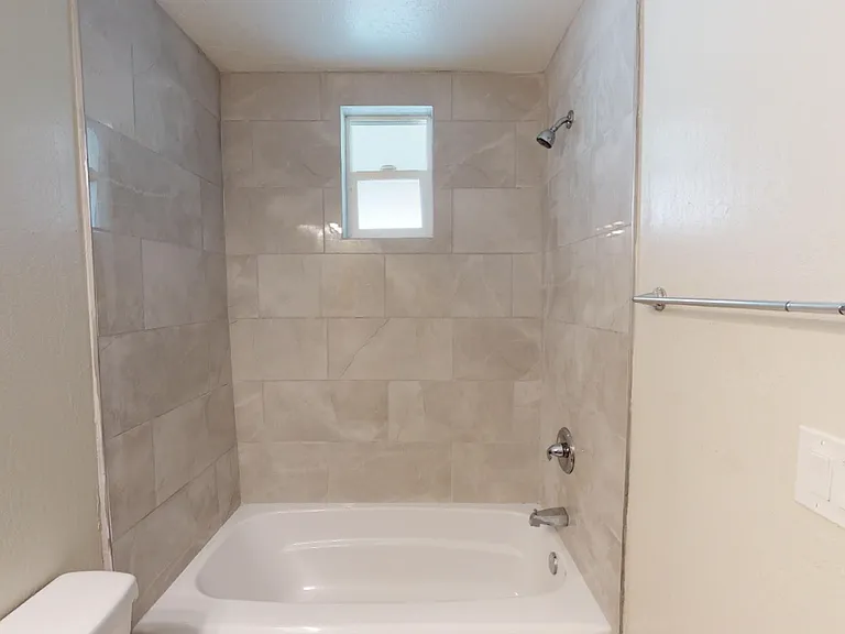 906 E Roma Ave — Photo 73