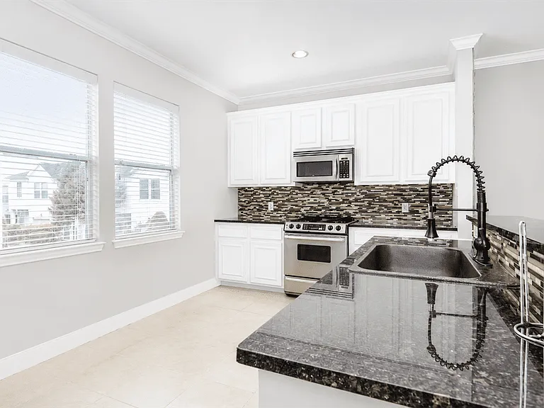 1720 Elgin St — Photo 1