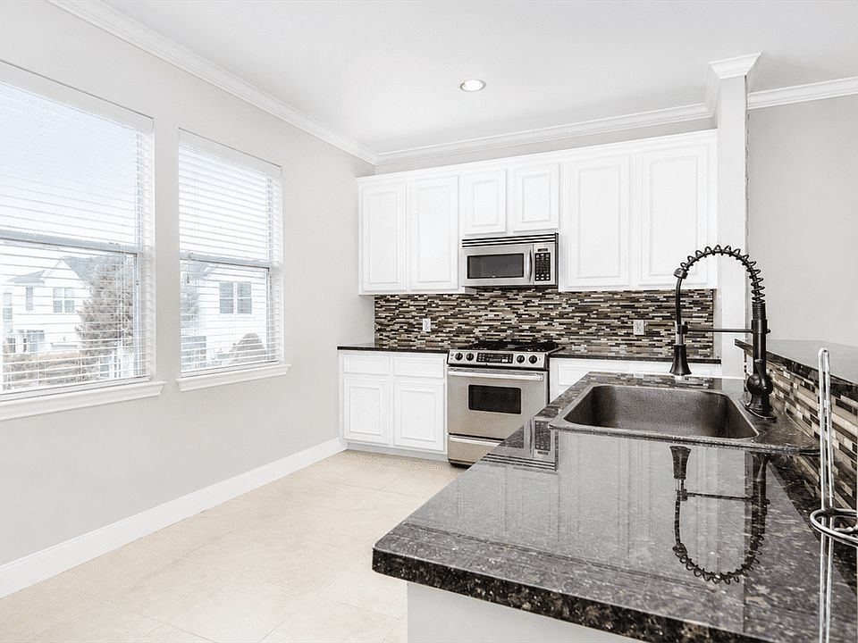 1st image of 1720 Elgin St