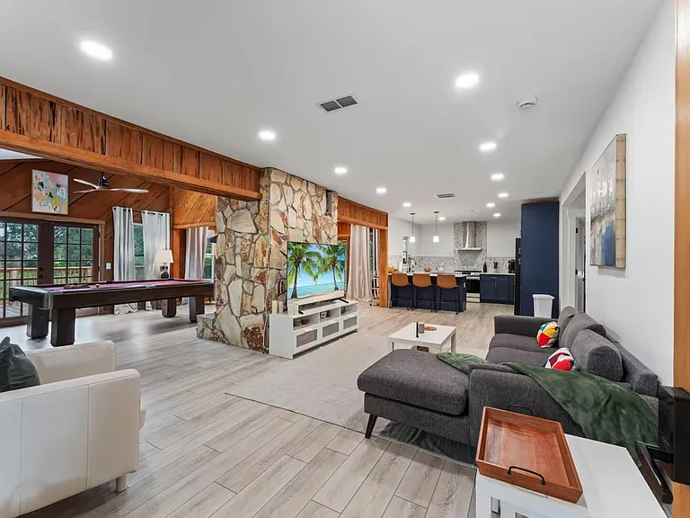 Island View Cir — Photo 3