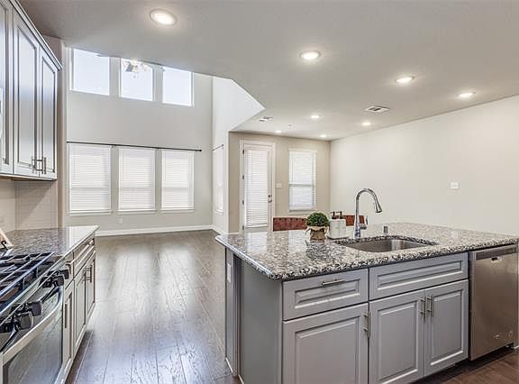 4th image of 4580 Titus Cir