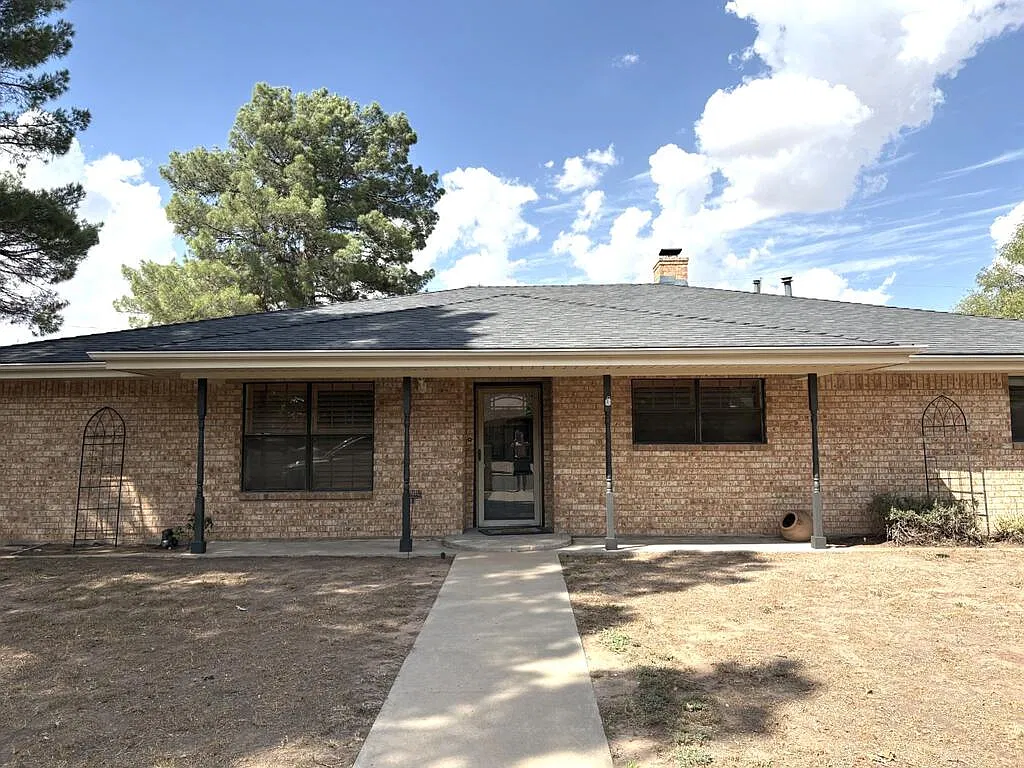 3 bed, 2.0 bath, 2000 sqft, $2,500 — Photo 2