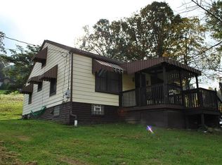 62 Dairy Rd, Charleroi, PA 15022