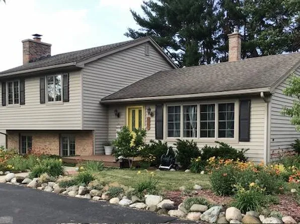 8305 Brookwood Dr, Portage, MI 49024
