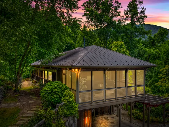 215 Victoria Way, Waynesville, NC 28786