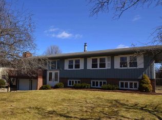 24 Mayflower Dr, Batavia, IL