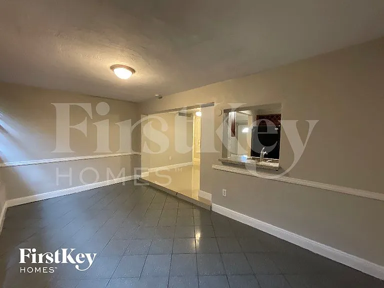 2100 NW 74th Ave — Photo 2
