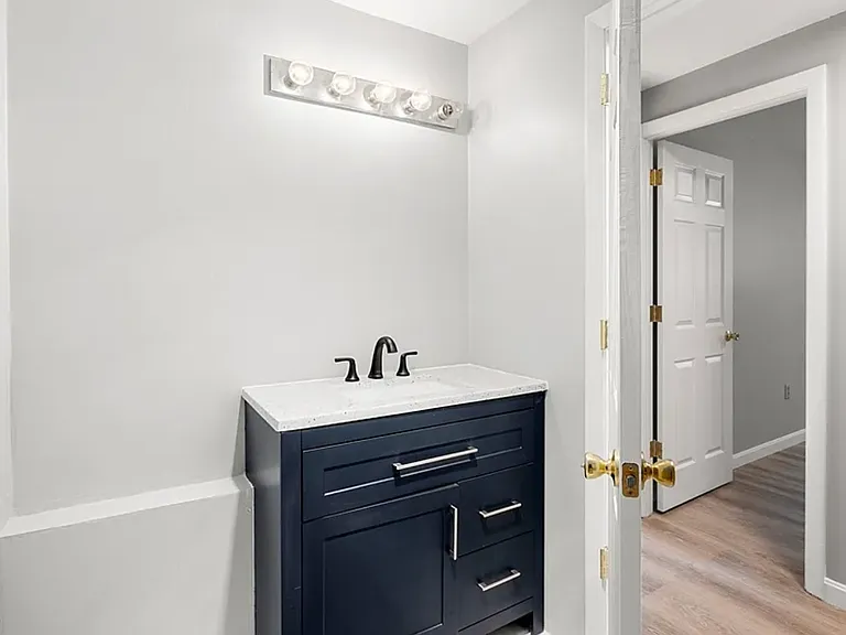 96 Main St #D5 — Photo 14