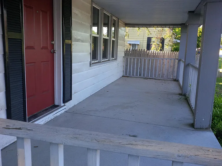 635 Fuller Ave NE — Photo 4