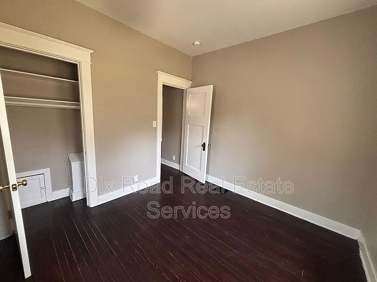 2109 Victoria Ave — Photo 11