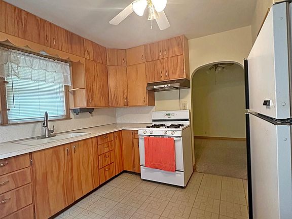 5th image of 616 Russell St