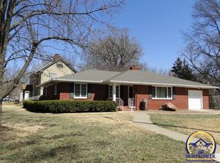 1740 SW Pembroke Ln, Topeka, KS 66604