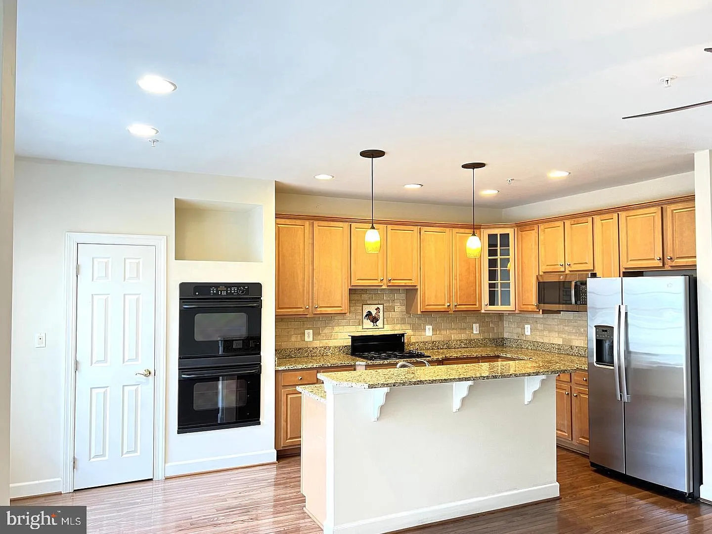 4 bed, 3.5 bath, 2124 sqft, $3,980 — Photo 4