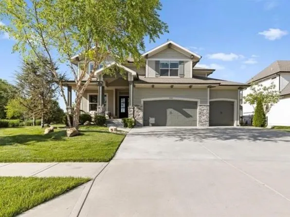 15945 W 165th St, Olathe, KS 66062