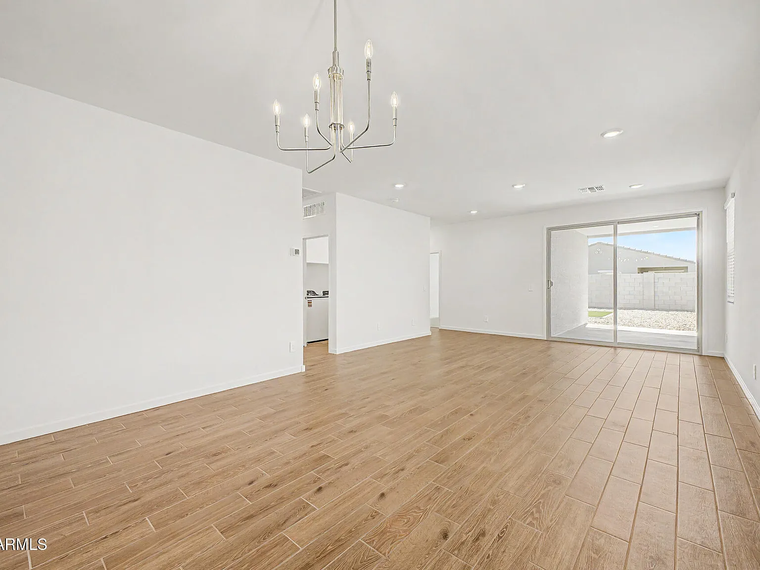 4 bed, 3.0 bath, 2049 sqft, $2,350 — Photo 4
