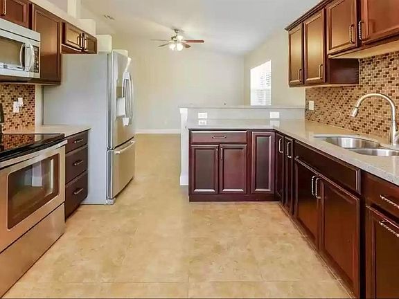 4th image of 2214 Justin Ave