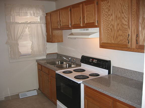 4th image of 600 Joughin St