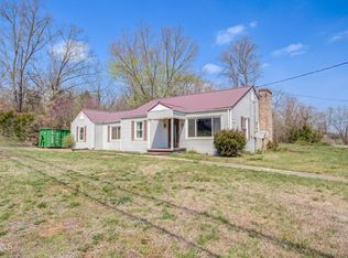 5002 N Roan St, Gray, TN 37615