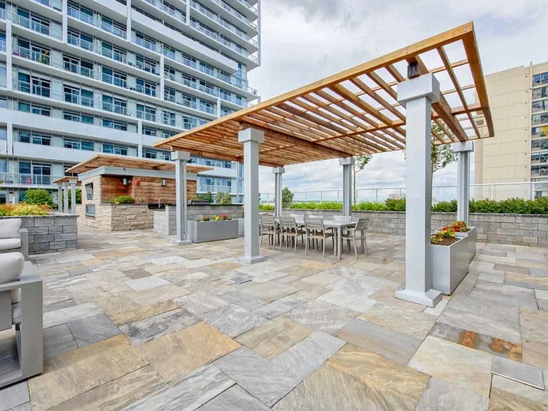 Rooftop terrace with BBQ, kitchenette and patio seating