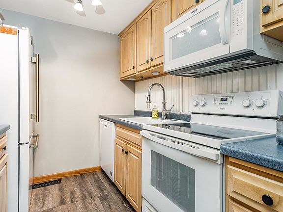 2nd image of 786 Stone Ridge Pl