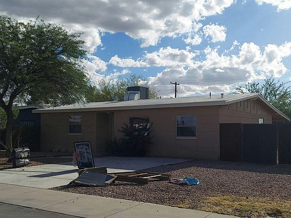 2nd image of 2122 S Magnolia Ave