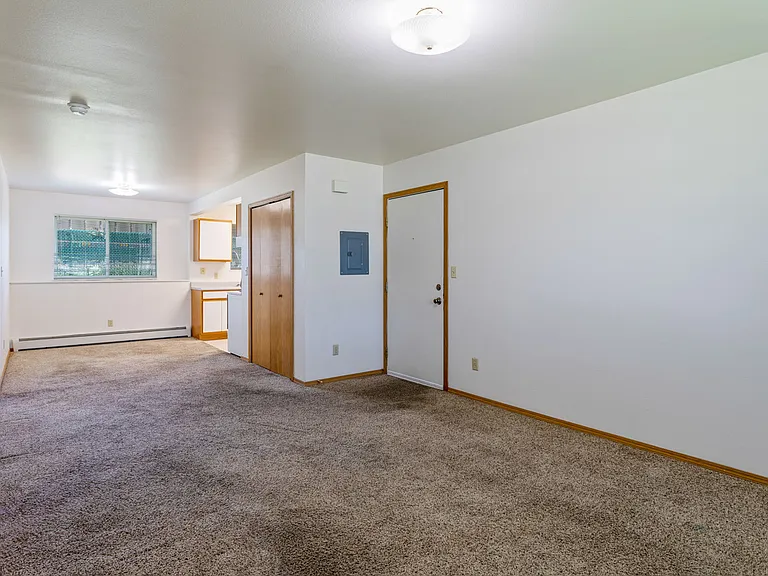 North Russell Apts-1650 N Russell — Photo 19