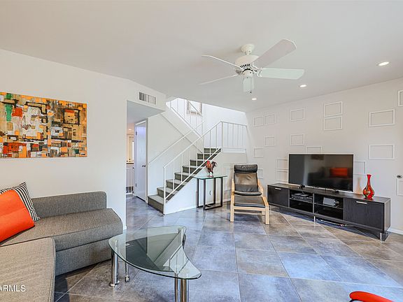 2nd image of 31 W Pasadena Ave Unit 8
