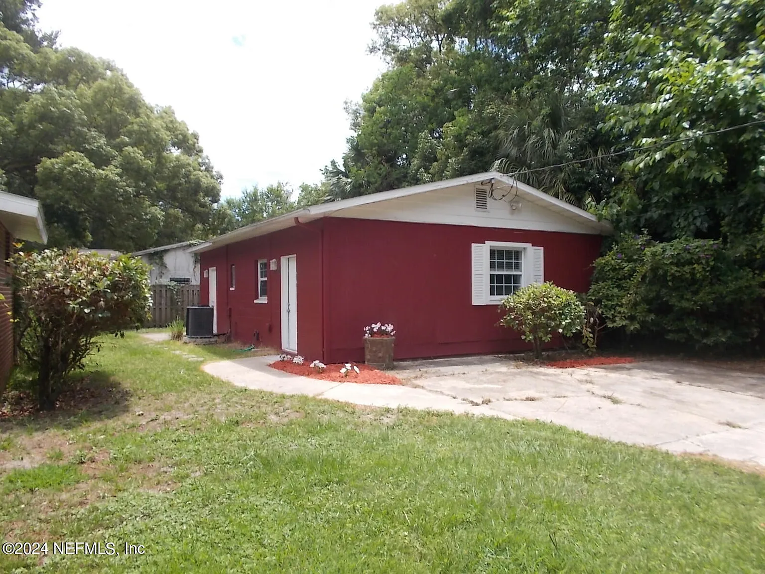 2 bed, 1.0 bath, 600 sqft, $1,250 — Photo 2