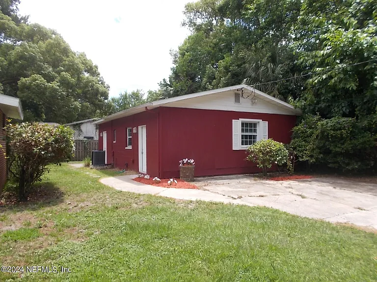 5730 Cruz Rd — Photo 2