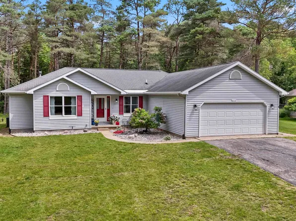 8150 Carriage Ln, Stanwood, MI 49346