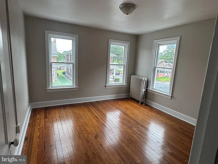 453 W Middle St — Photo 8