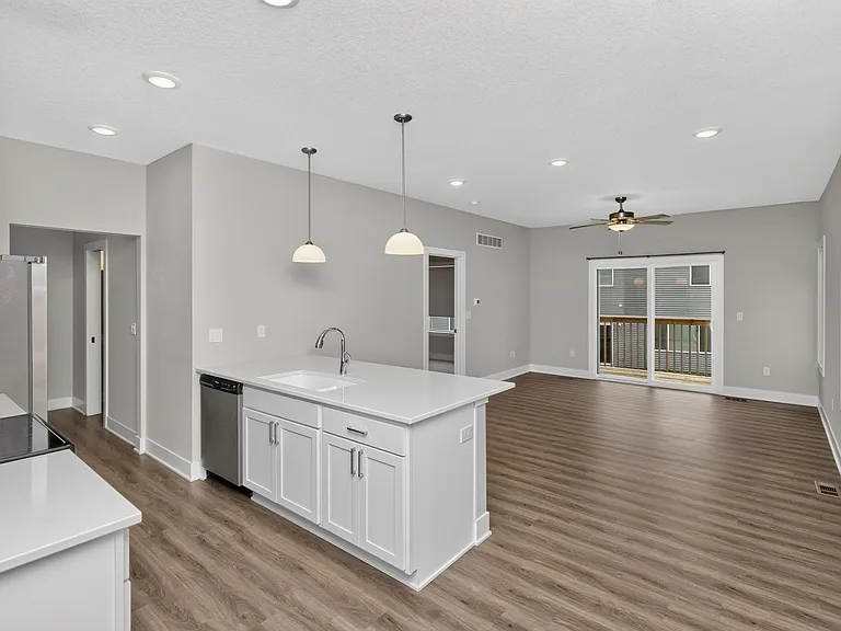5638 Fernwood Dr — Photo 4