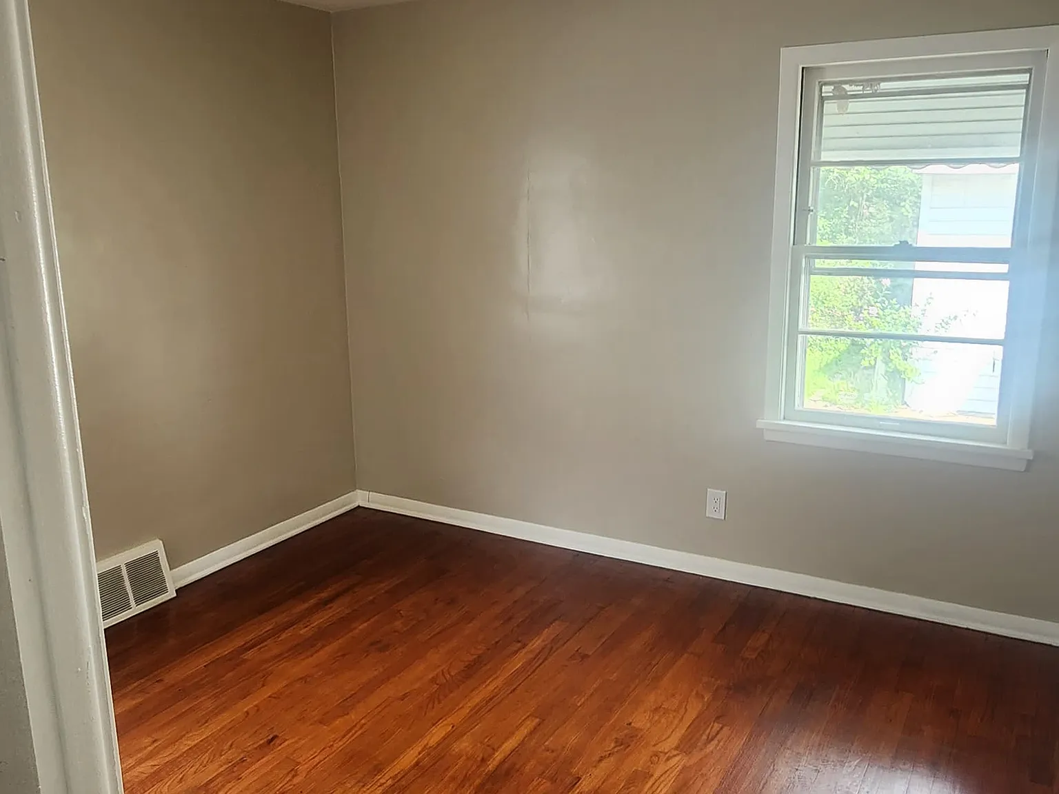 3 bed, 1224 sqft, $1,800 — Photo 3