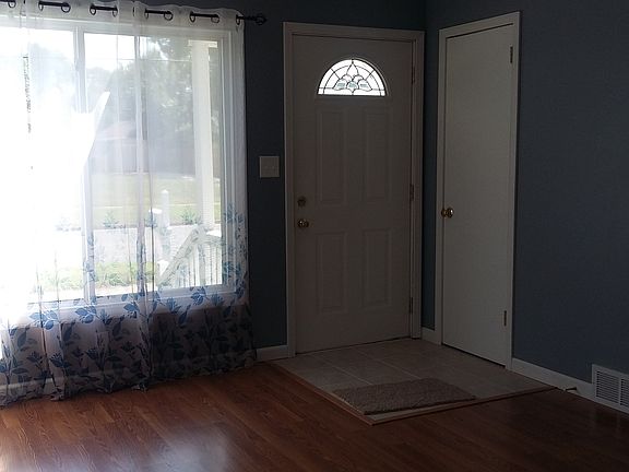 3rd image of 27 Walter St SE