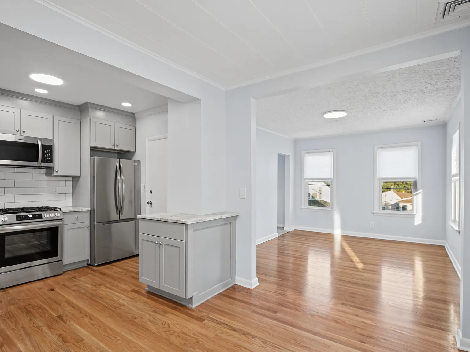 2 bed, 1000 sqft, $2,850 — Photo 1