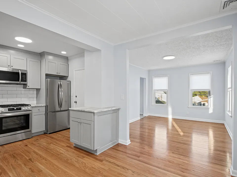 327 Jefferson St #2