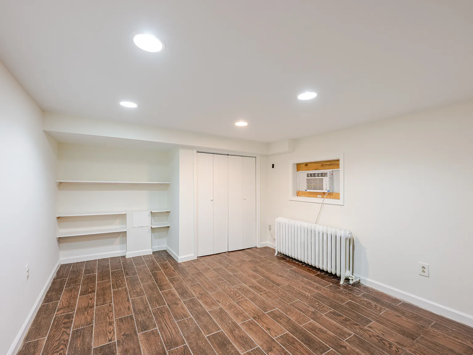6 bed, 3.5 bath, 2470 sqft, $6,445 — Photo 3