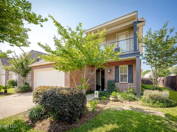 3927 Acadian Village Dr, Ocean Springs, MS 39564