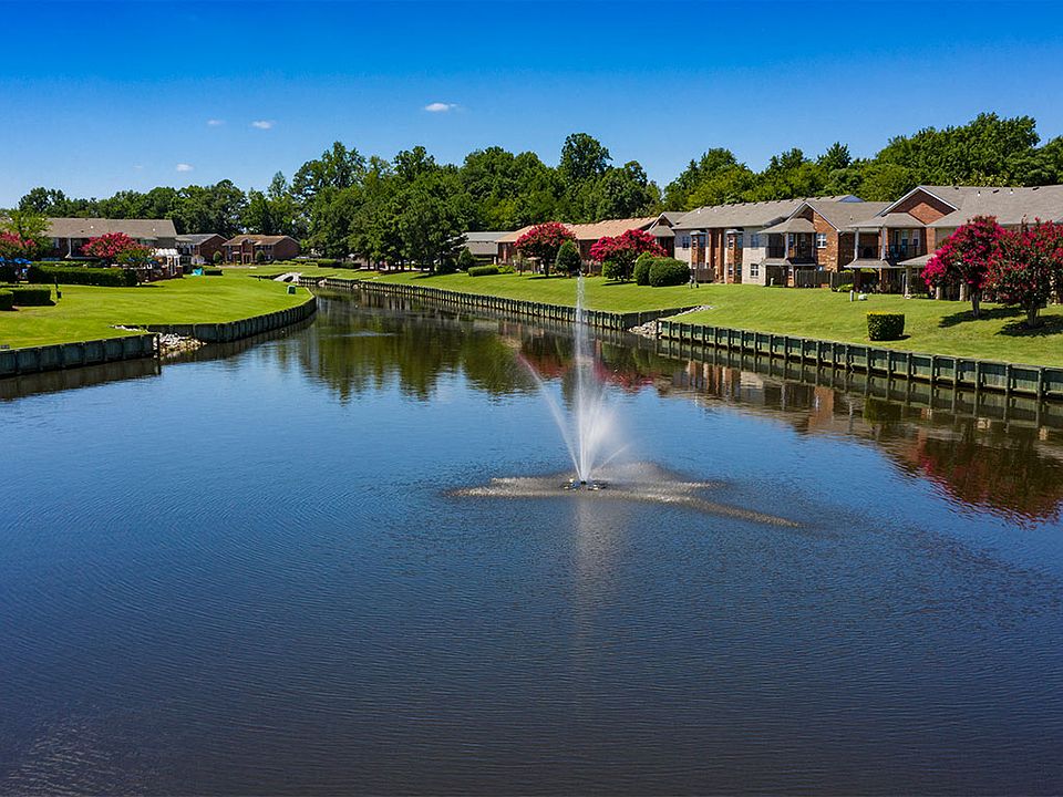 Welcome to the unique Holly Point Apartments