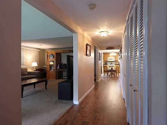 3rd image of 88 Holiday Park Dr