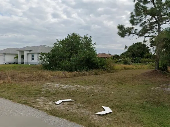 2705 42nd St SW, Lehigh Acres, FL 33976