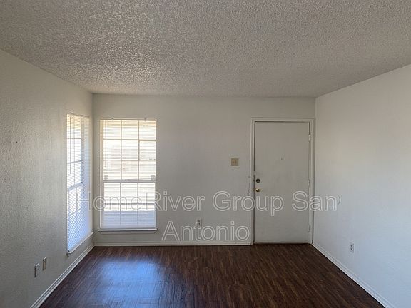 4th image of 8908 Meadow Trace St