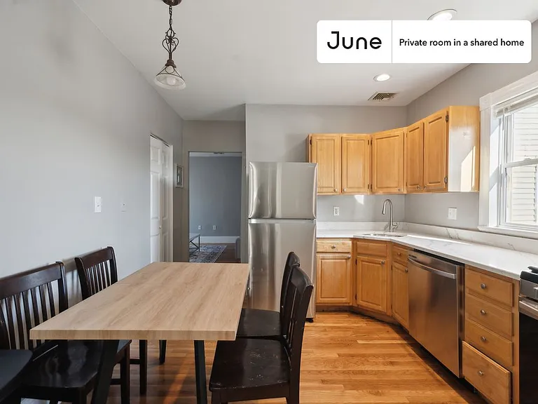 33 Adamson St #A — Photo 5