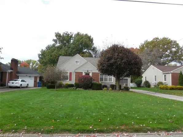 212 Viola Ave, Hubbard, OH 44425