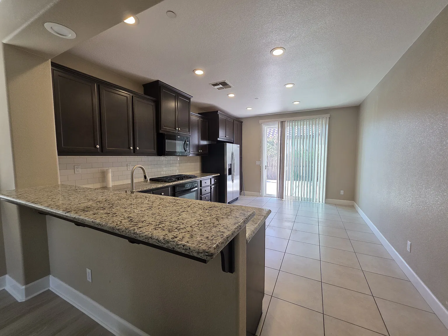 3 bed, 1284 sqft, $2,400 — Photo 4
