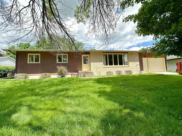 612 Crescent Ave, Decorah, IA 52101