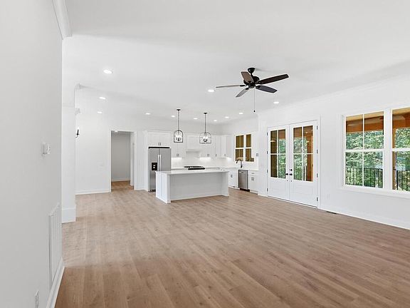 4th image of 4970 Curtis Dr