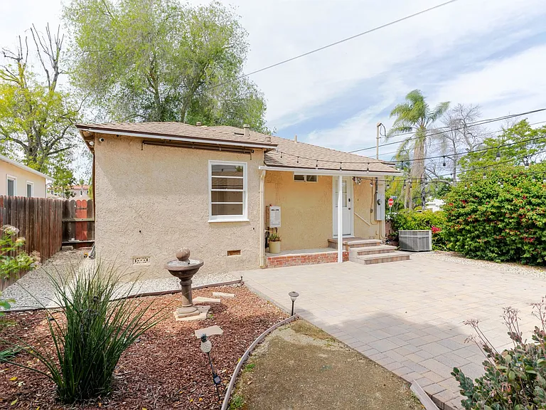 4950 Newcastle Ave — Photo 26